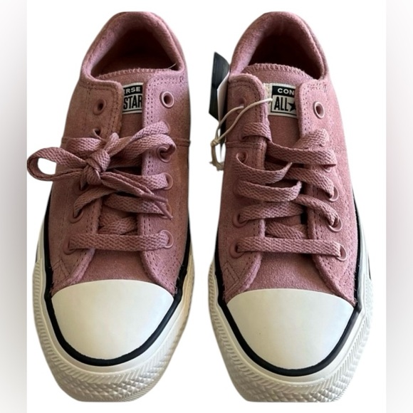 Converse Shoes - NWT Converse Chuck Taylor All Star women’s 7 low top pink leather sneakers